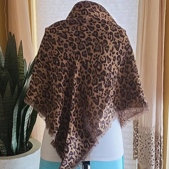 J Jill woman's Camelmulti multi-functional scarf wrap. One size. - Picture 2 of 11